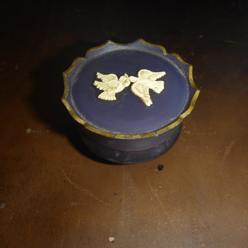 Vintage Avon Rapture White Doves Cream Sachet Pedestal Vanity Jar Empty